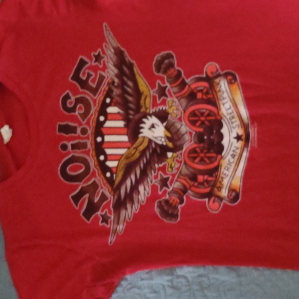 A girlie shirt from the band Noi!se size Medium. On bay island 100% cotton shirt